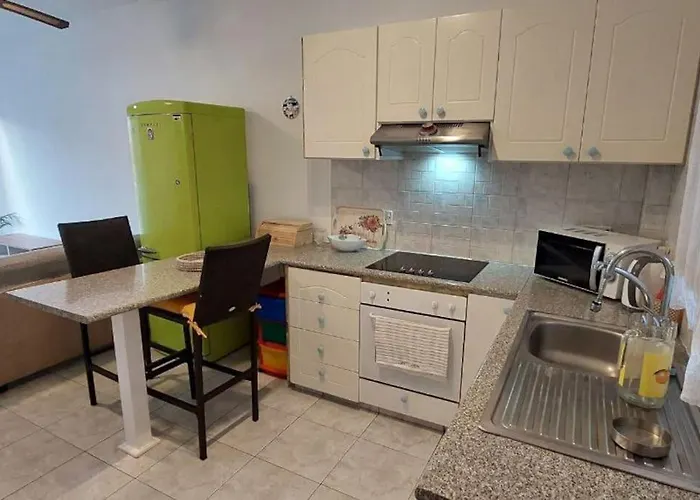 Rhodes Gardens Apartman Paphos