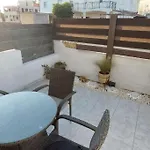 Cozy 1br With Pool Heart Of * 파포스
