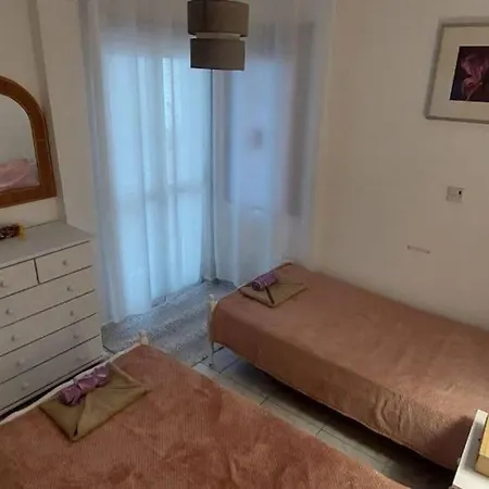 Rhodes Gardens Apartment