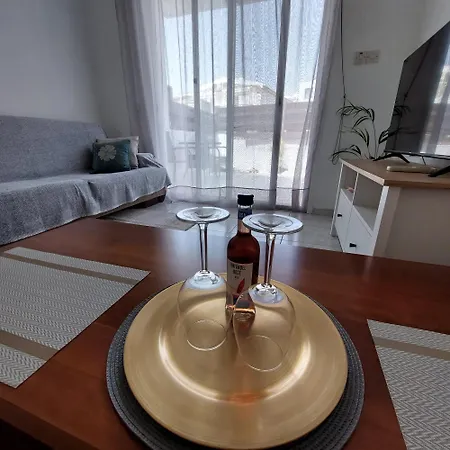 Rhodes Gardens Apartment *